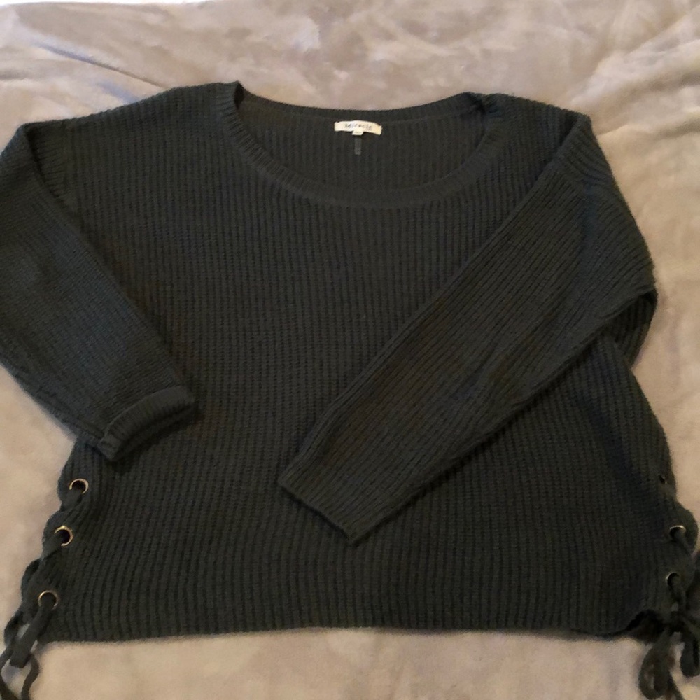 Olive green sweater with tie detail Size ML